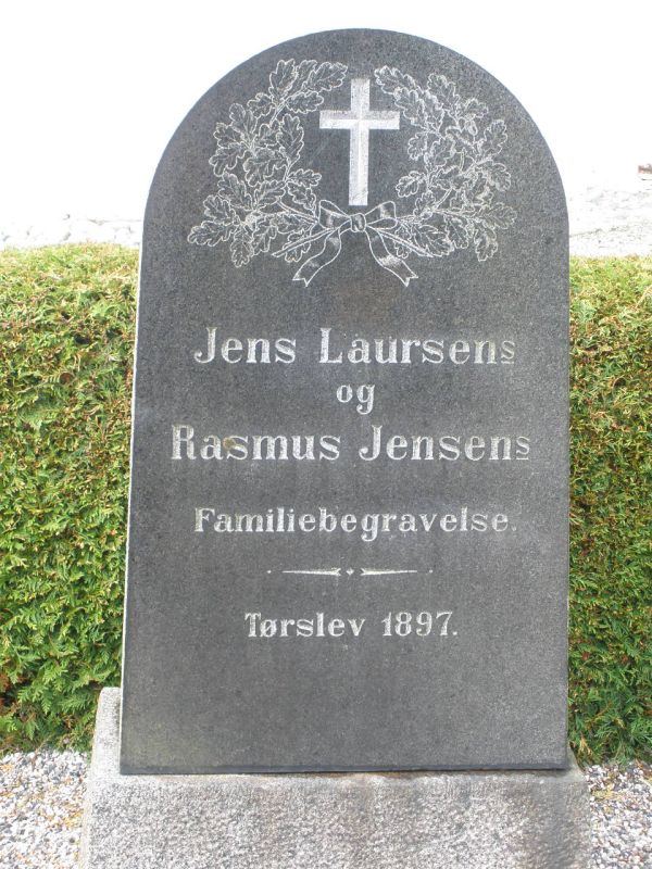 Jens Laursen's familiegravsted.JPG